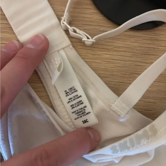 SKIMS Cream Underwire Bra - Picture 2 of 2